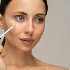 Korektor: na podkład czy pod? Odkryj sekret perfekcyjnego krycia