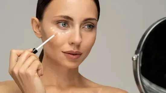 Korektor: na podkład czy pod? Odkryj sekret perfekcyjnego krycia